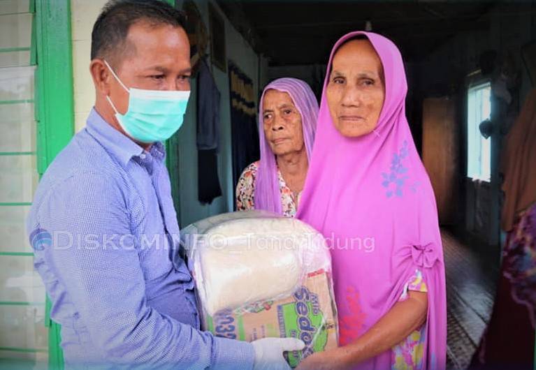 Bantuan Sembako Kepada Masyarakat Adat Tidung Ulun Pagun di Tarakan