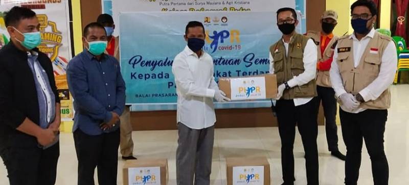 Terima Bantuan Sembako Untuk  Masyarakat Terdampak Pandemi Covid-19