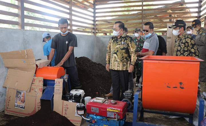 Launching Pupuk Organik dan Panen Pedet Secara Langsung