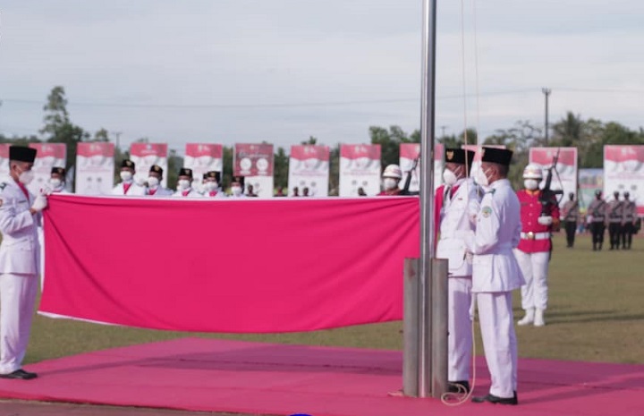 Upacara Penurunan Bendera Merah Putih Pada Upacara Peringatan Detik-Detik Proklamasi Kemerdekaan Republik Indonesia TIngkat Kab Tana Tdiung