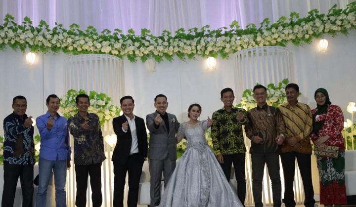 Bupati Tana Tidung Hadiri Resepsi Pernikahan