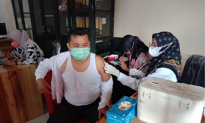 Vaksinasi Booster di Mako Dinas Pemadam Kebakaran dan Penyelamatan