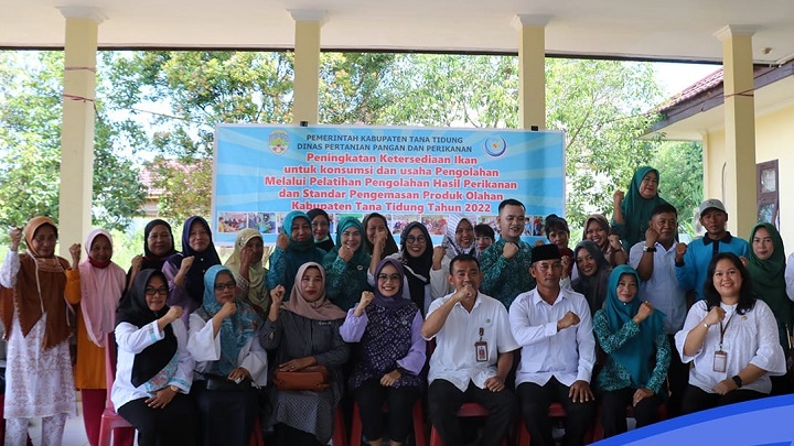 Pelatihan Pengelolaan Hasil Perikanan dan Standar Pengemasan Produk Olahan