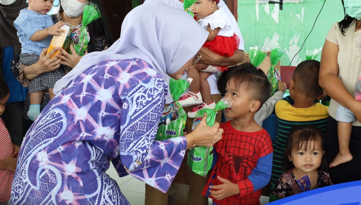 Kunjungan Posyandu Desa Sebawng Dengan Pemberian Makanan Tambahan Bagi Balita dan Ibu Hamil