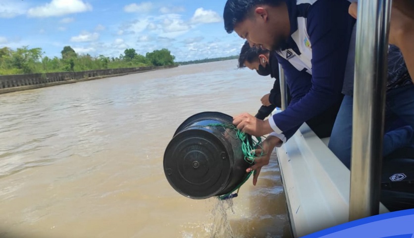 Pengecekan dan Pengambilan Sampel Kualitas Air Sungai Sesayap