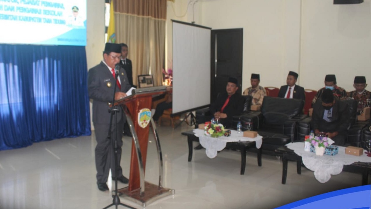 Wakil Bupati Tana Tidung melantik Pejabat Administrator, Pejabat Pengawas, Kepala Sekolah dan Pengawas Kepala Sekolah di lingkungan