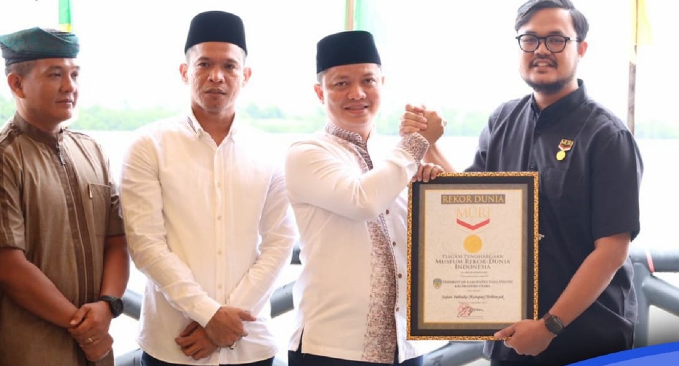 Prosesi Acara Tulak Bala Bulan Safar Dengan Memecahkan Rekor Muri 67.693 Ketupat/Imbiuku
