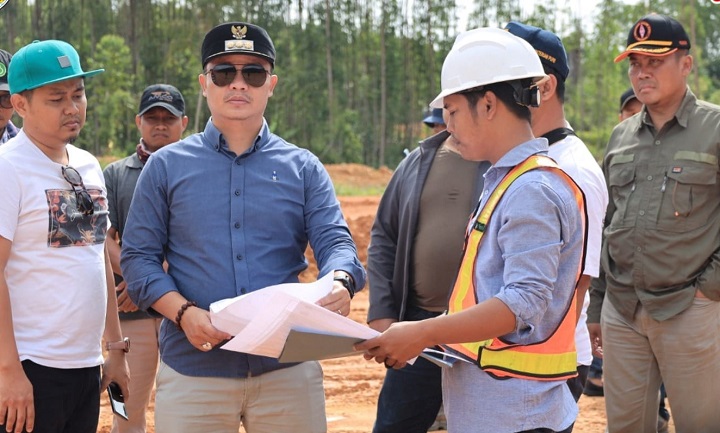 Bupati Memonitoring Serta Mengevaluasi Pembangunan Pusat Pemerintahan