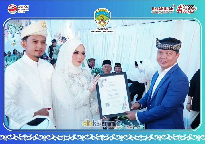 Bupati Tana Tidung Menghadiri Resepsi Pernikahan Sekaligus Menyerahkan Sertifikat ELSIMIL