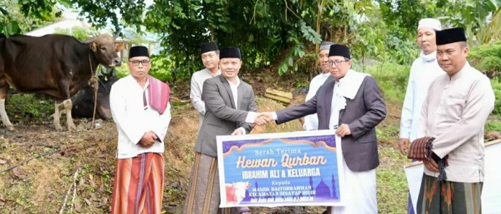 Salat Idul Adha 1444 H2023 M dan Penyerahan Hewan Qurban Oleh Bupati Tana Tidung