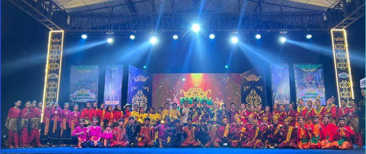 Lomba Tari Kreasi Daerah dan Berodot Se Kaltara