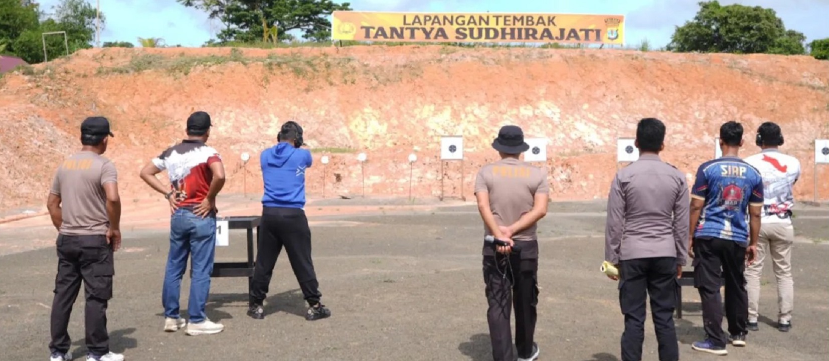 Latihan Menembak dan Monitoring Evaluasi Proyek Puspem