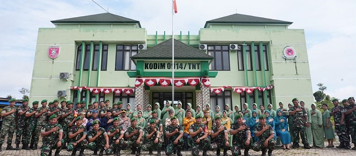Penyambutan Komandan Kodim 0914/TNT