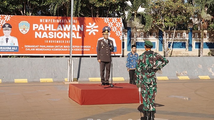 Upacara Memperingati Hari Pahlawan