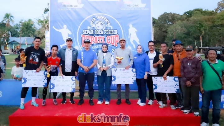 Penutupan Sepak Bola Pesisir Bupati Cup 2023