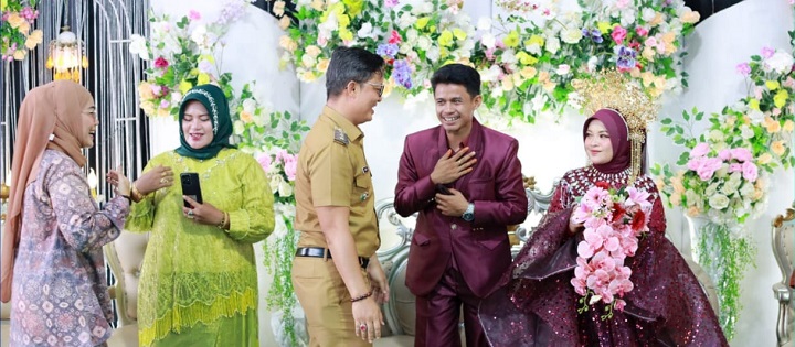 Menghadiri Undangan Pernikahan dan Khitanan