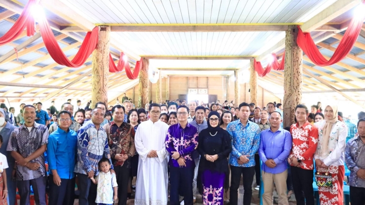 Perayaan Natal Gereja Katolik Paroki Santo Paulus Tideng Pale