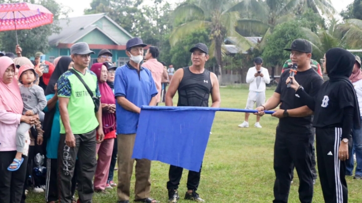 Kegiatan Jalan Sehat di Kecamatan Tana Lia