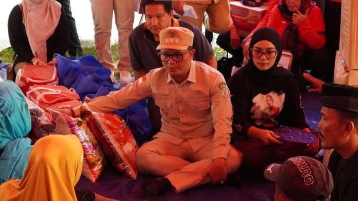 Mengunjungi dan Penyerahan Bantuan Untuk Korban Musibah Kebakaran