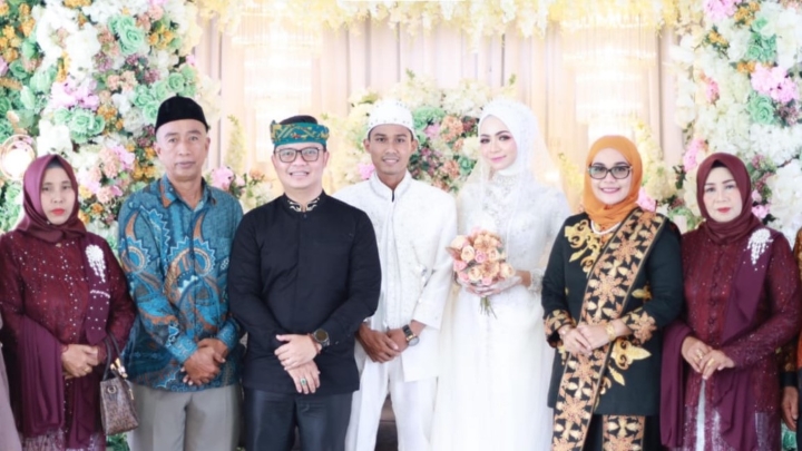Menghadiri Resepsi Pernikahan Anggraeni dan Ilha