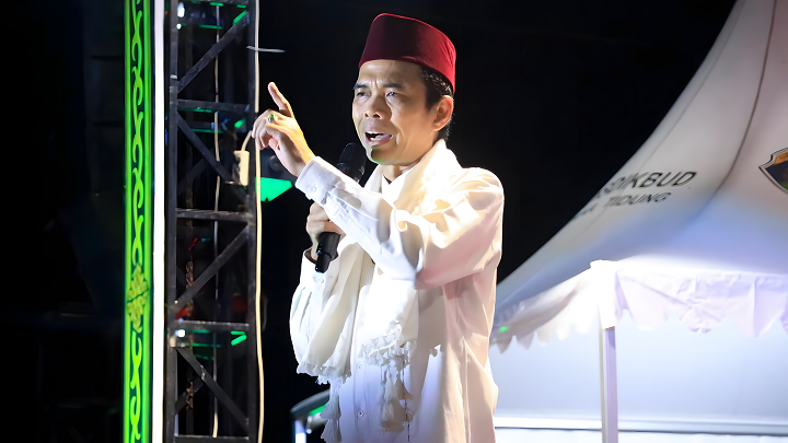Gema Sholawat Tabligh Akbar di Bumi Upun Taka bersama Ustad Abdul Somad