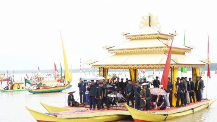 Ajung Berambang Padau Talu Dulung Disambut Meriah di Pelabuhan Keramat Tideng Pale