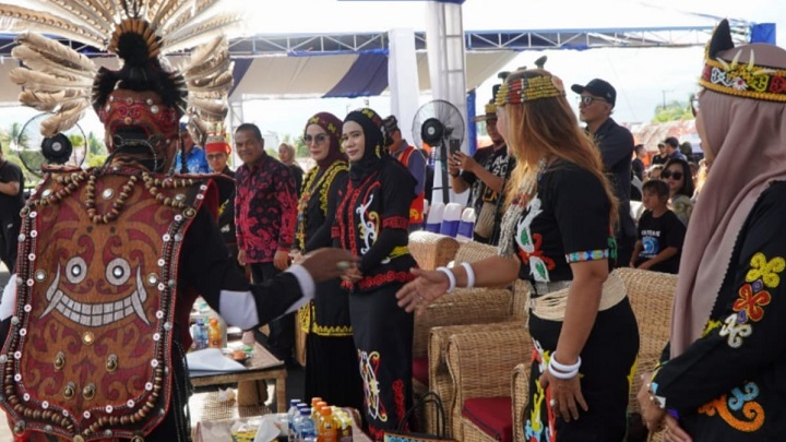 Kerukunan Dayak Tahol dan Penampilan Paguyuban Keluarga Jawa (Pakuwaja)