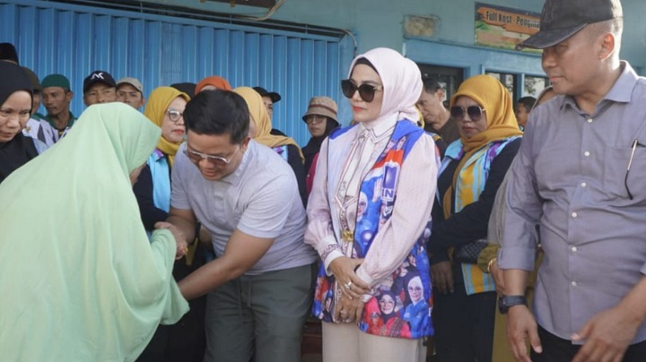 Bupati Tana Tidung Serahkan Bantuan untuk Korban Kebakaran di Desa Tideng Pale