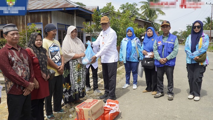 Peninjauan dan Pemberian Bantuan Korban Kebakaran di Kecamatan Tana Lia