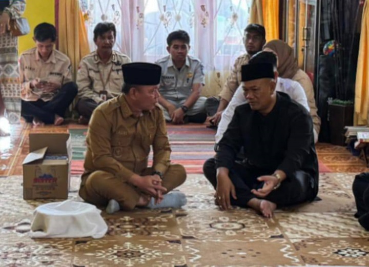 Wakil Bupati Tana Tidung Melayat Di Rumah Duka Alm Bpk. Abdul Samad Bin Abd