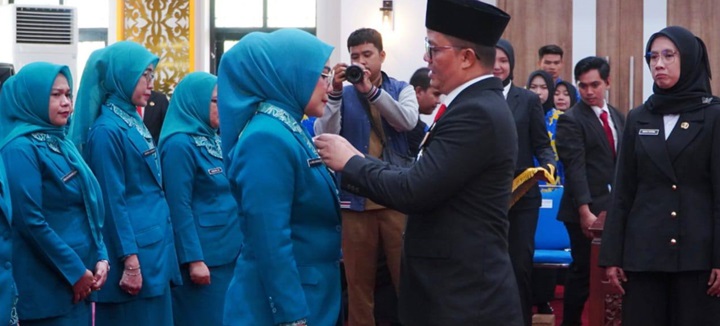 Pengukuhan Ketua TP PKK KTT, Pelantikan Bunda Literasi, KTT 2025-2029 oleh BUpati KTT