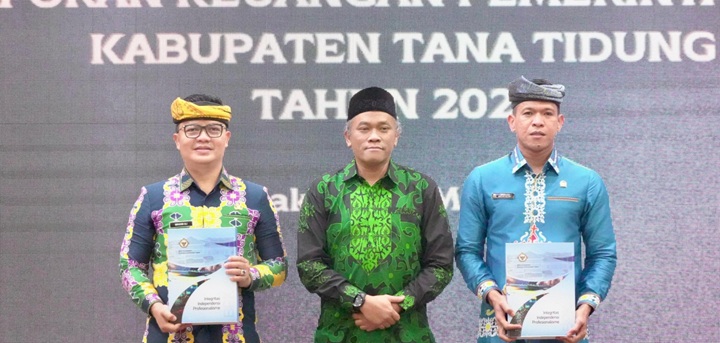 Penyerahan Laporan Hasil Pemeriksaan atas Laporan Keuangan Pemerintah Daerah Kabupaten Tana Tidung Tahun 2024