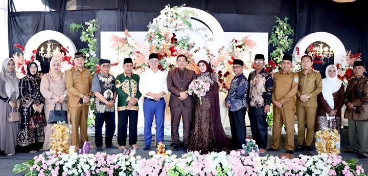 Bupati Tana Tidung Menghadiri Resepsi Pernikahan Sulastri, S.P dan Ari Ramadhan, S.Pd