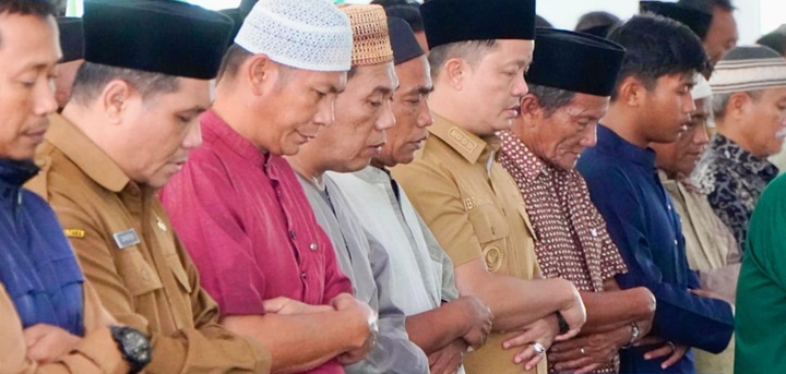 Bupati Tana Tidung Melayat Ke Rumah Duka Almarhum Bapak.Abdul Razak, S.T