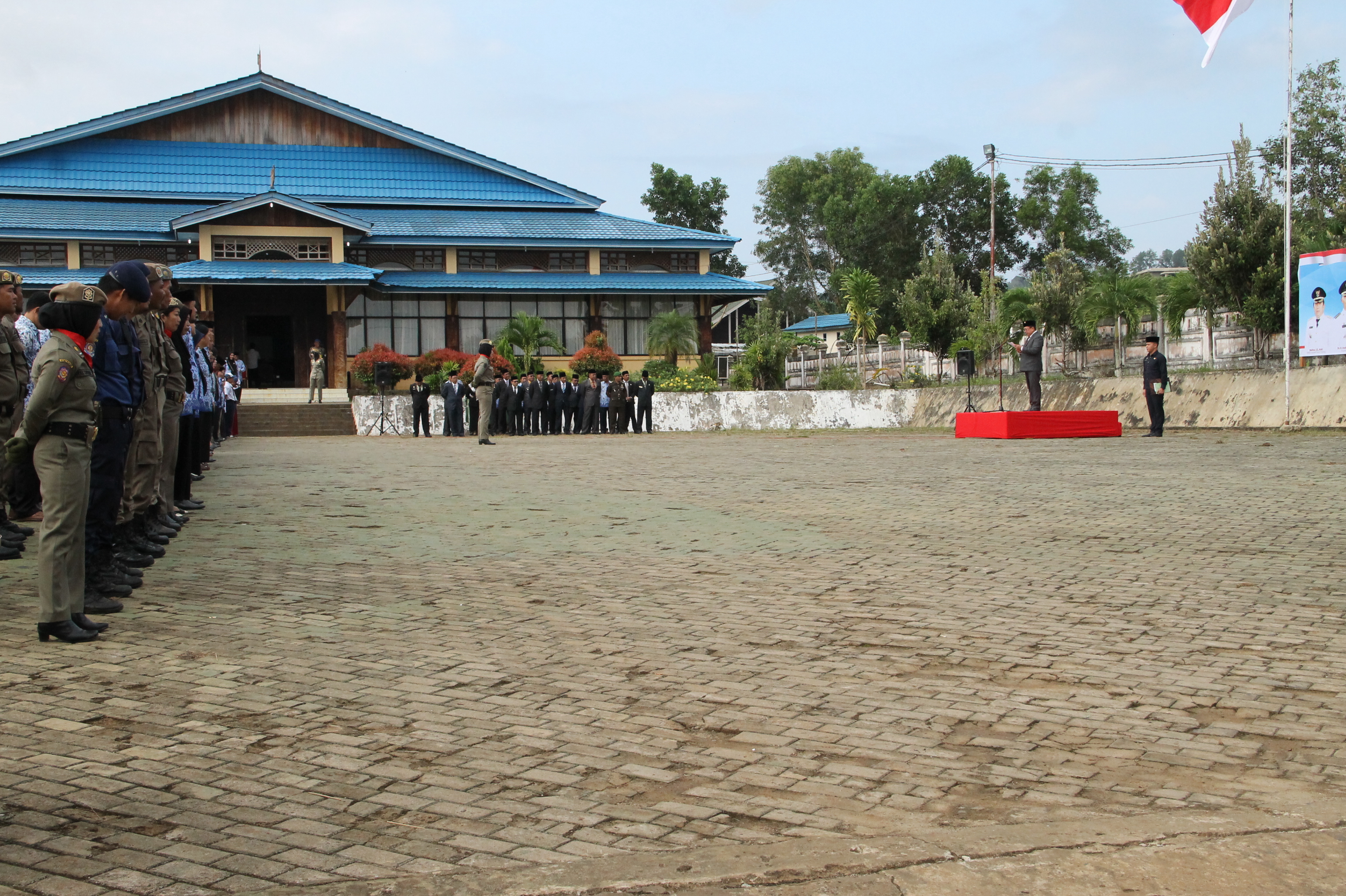 Upacara peringatan Hari Otonomi Daerah dan Hari Pendidikan Nasional