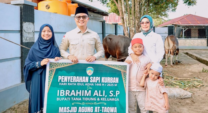 Penyerahan Sapi Qurban Oleh Bupati Tana Tidung