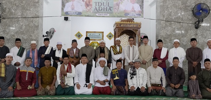 Shalat Idul Adha 1446 H dan Penyerahan Sapi Qurban Di Masjid AR-Raudah