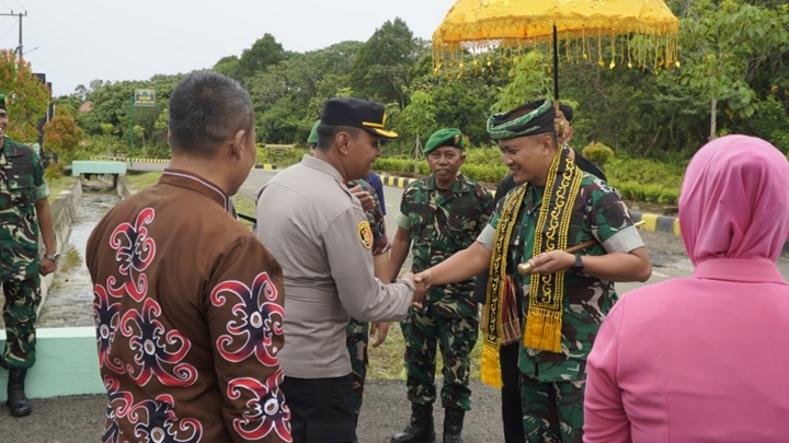Tradisi Lepas Sambut Dandim 0914/Tnt, Letkol Inf Abdul Rizka Fitrawan Serahkan Tugas kepada Letkol Arm Raden Florensius Ferdian R.