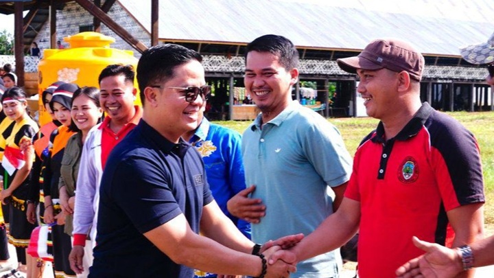 Bupati Tana Tidung Resmi Buka Turnamen Rian Cup II dan Resmikan Lapangan Aki Angil serta Balai Adat Aki Ibuk