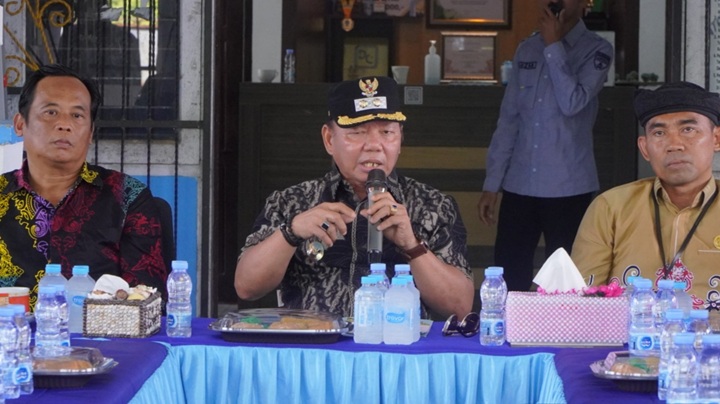 Wakil Bupati Tana Tidung Serahkan Bantuan Hibah Bibit Sapi Bali dan Hijauan Pakan Ternak kepada Kelompok Tani Desa Mandupo
