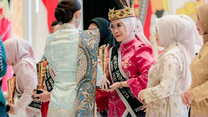 Ibu Vamelia Ibrahim Raih Peringkat 1 Nasional Kategori Wiyata Darma Utama pada Apresiasi Bunda PAUD 2025