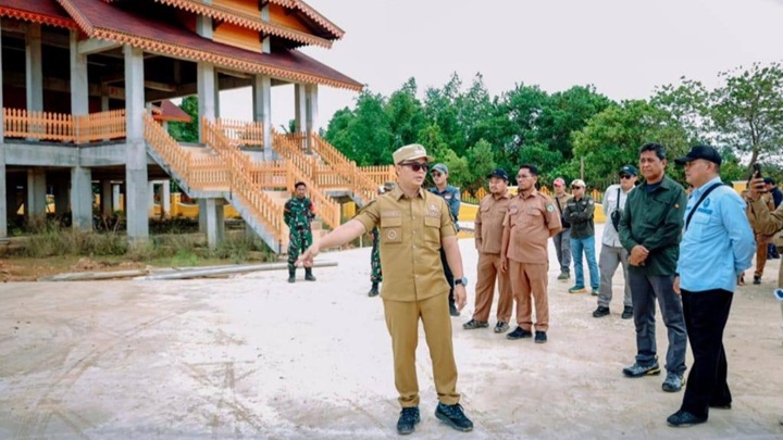 Bupati Tana Tidung Lakukan Monitoring dan Evaluasi Pembangunan Rumah Adat Tidung dan Proyek PDAM di Kecamatan Tana Lia