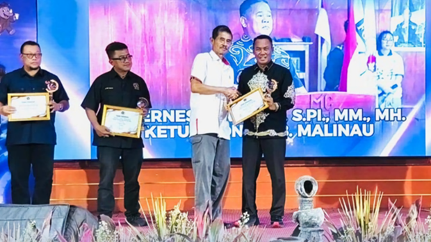 Mewakili Bupati, Asisten Administrasi Pembangunan dan Umum Terima Golden Award Anugerah Olahraga SIWO PWI 2025