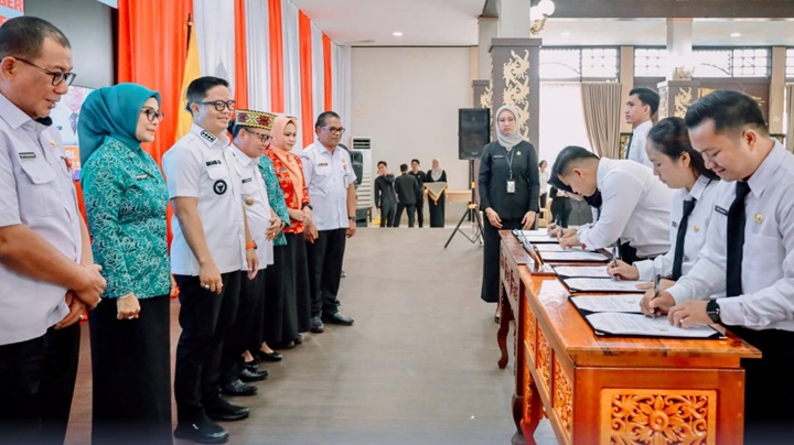 Bupati Tana Tidung Serahkan SK dan Teken Perjanjian Kerja 194 PPPK dan CPNS Tahun Anggaran 2025