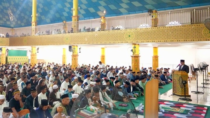 Bupati Tana Tidung Salat Idulfitri Bersama Masyarakat di Masjid Agung At-Taqwa