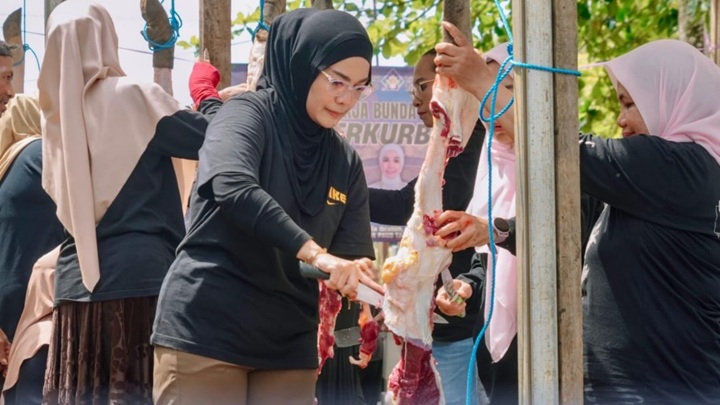 Bupati Tana Tidung Sembelih Lima Hewan Kurban, Daging Disalurkan kepada Warga Mustahak