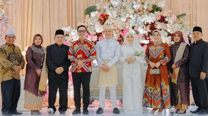 Bupati Tana Tidung Hadiri Resepsi Pernikahan Jecky dan Dewi di Gedung Tamadun