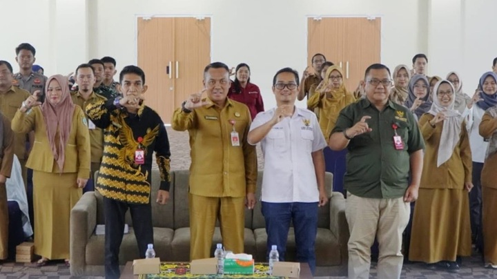 Asisten I Setda Tana Tidung Buka Sosialisasi dan Bimtek Monev Keterbukaan Informasi Publik Tahun 2026