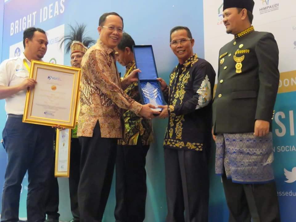 Bupati Tana Tidung Meraih Penghargaan Anugerah Pendidikan Indonesia