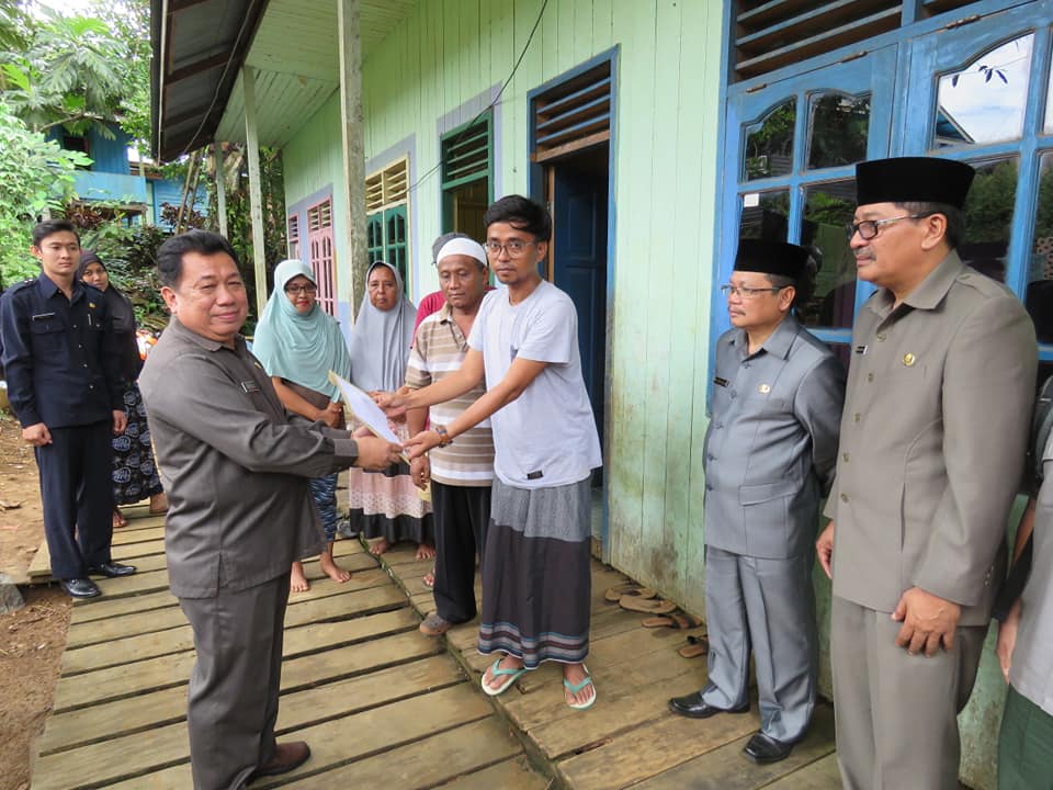 Wabub serahkan bantuan bagi korban tsunami "Palu dan Donggala"